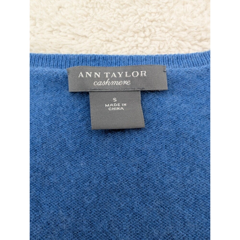 Designer Sweaters (4) Small Soft And Cozy Fabrics Cashmere Etc **Flaw** - Picture 3 of 16